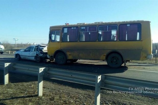 Под Волгоградом автобус протаранил «Дэу» и ВАЗ