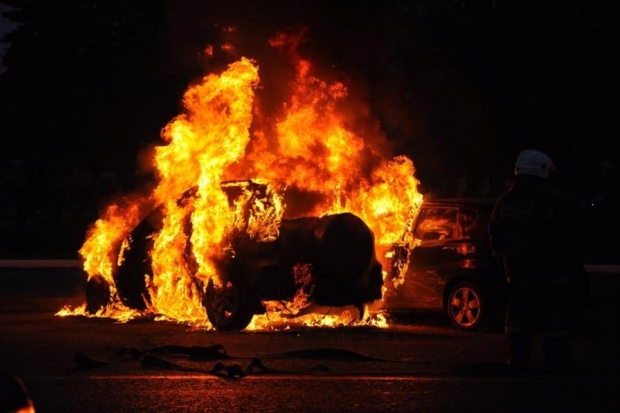 На юге Волгограда ночью пироманы сожгли Lexus RХ-270 На юге Волгограда ночью пироманы сожгли Lexus RХ-270