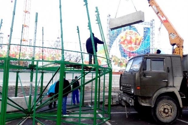 В Волгограде до конца недели установят главную новогоднюю елку В Волгограде до конца недели установят главную новогоднюю елку