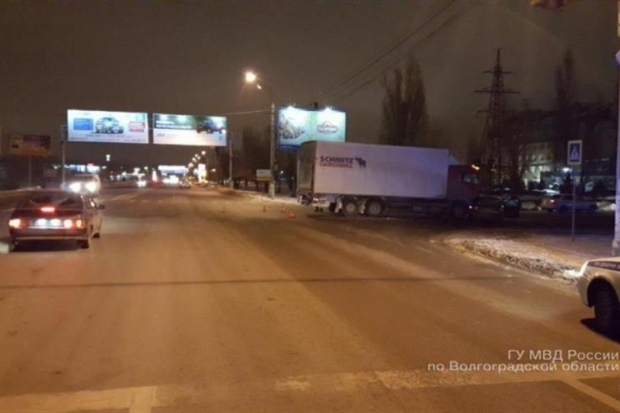 Трое взрослых и 11-месячный ребенок пострадали в ДТП на западе Волгограда Трое взрослых и 11-месячный ребенок пострадали в ДТП на западе Волгограда