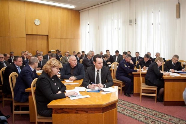 Шесть тысяч правоохранителей будут дежурить во время праздников в Волгоградской области Шесть тысяч правоохранителей будут дежурить во время праздников в Волгоградской области