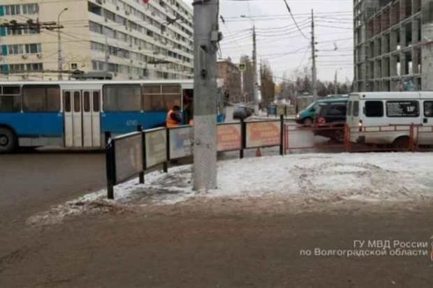 Маршрутка протаранила троллейбус в Волгограде: пострадала женщина Маршрутка протаранила троллейбус в Волгограде: пострадала женщина