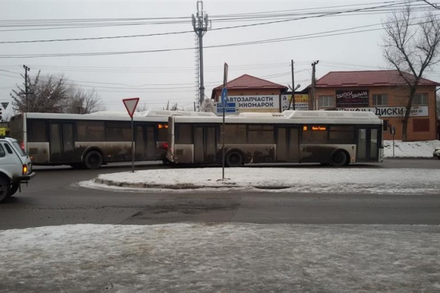 В Волгограде на улице Хиросимы столкнулись два пассажирских автобуса В Волгограде на улице Хиросимы столкнулись два пассажирских автобуса