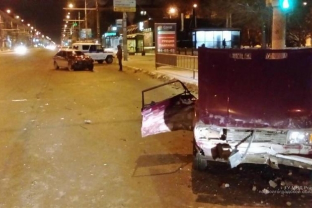 В Волгограде столкнулись ВАЗ и «Хендэ»: двое попали в больницу В Волгограде столкнулись ВАЗ и «Хендэ»: двое попали в больницу