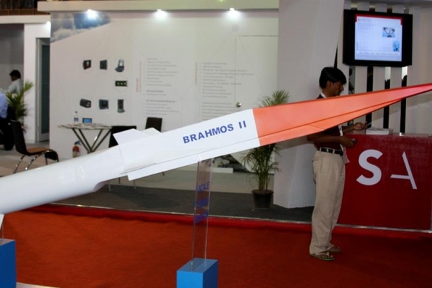 Макет ракеты "БраМос-2"