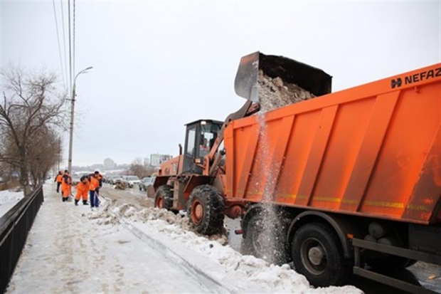 Трассы Волгограда из-за усиления снегопада убирают 80 единиц спецтехники Трассы Волгограда из-за усиления снегопада убирают 80 единиц спецтехники
