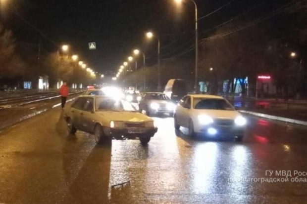 Пенсионерка скончалась от удара автомобиля на юге Волгограда Пенсионерка скончалась от удара автомобиля на юге Волгограда
