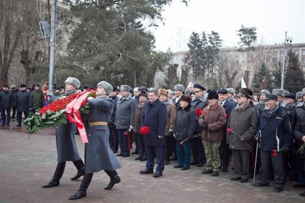 Волгоградцы почтили память защитников Отечества