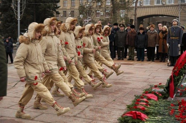 Волгоградцы почтили память защитников Отечества