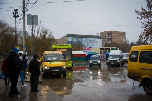 Вторая Продольная в центре Волгограда встала в пробке Вторая Продольная в центре Волгограда встала в пробке