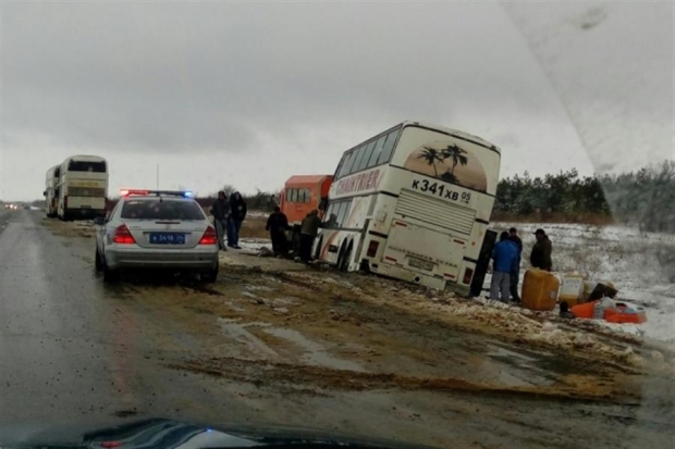 Пассажирский автобус Махачкала – Москва на пять часов застрял под Волгоградом Пассажирский автобус Махачкала – Москва на пять часов застрял под Волгоградом