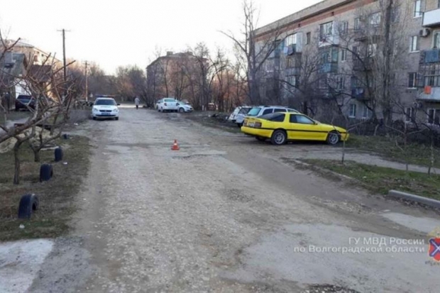 В Волгограде водитель сбил 49-летнего мужчину и скрылся В Волгограде водитель сбил 49-летнего мужчину и скрылся