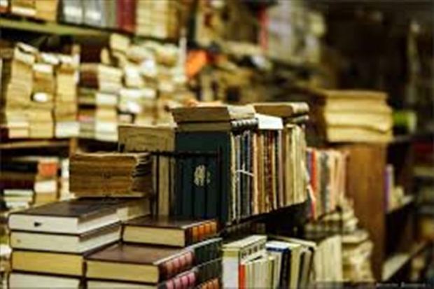 Британские ученые выяснили, чем пахнут старые книги Британские ученые выяснили, чем пахнут старые книги