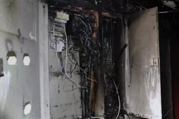 Пожар в волгоградской десятиэтажке выгнал на улицу 20 человек Пожар в волгоградской десятиэтажке выгнал на улицу 20 человек