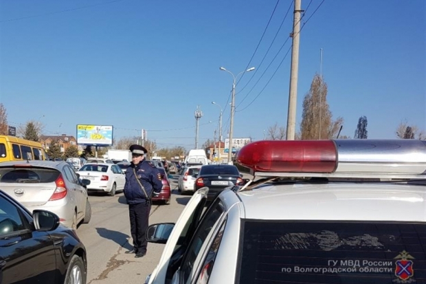 За два часа рейда в Волгограде инспекторы ДПС выявили 34 нарушителя За два часа рейда в Волгограде инспекторы ДПС выявили 34 нарушителя