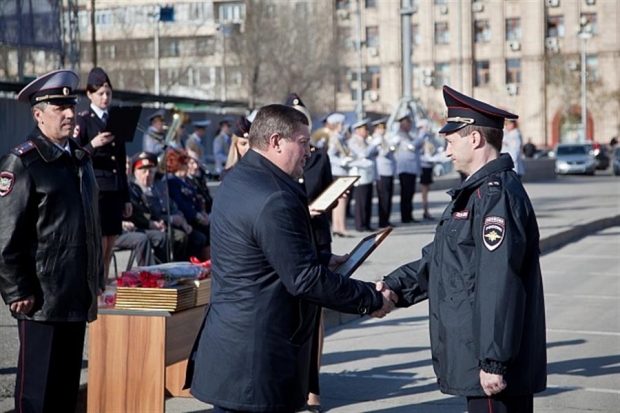 Волгоградские полицейские отметили годовщину образования главка торжественным маршем Волгоградские полицейские отметили годовщину образования главка торжественным маршем