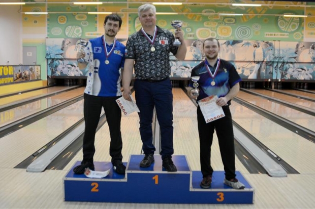 Алексей Безотосный выиграл четвертый этап открытого чемпионата Волгоградской области по спортивному боулингу Алексей Безотосный выиграл четвертый этап открытого чемпионата Волгоградской области по спортивному боулингу