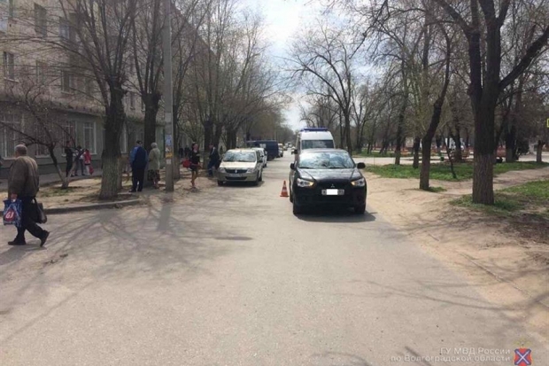На юге Волгограда 9-летняя девочка попала под колеса автоледи На юге Волгограда 9-летняя девочка попала под колеса автоледи
