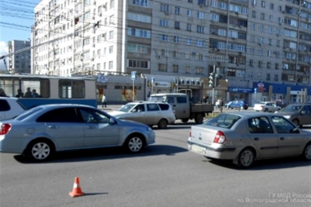 Водитель «Рено» сбил 12-летнего школьника на севере Волгограда Водитель «Рено» сбил 12-летнего школьника на севере Волгограда