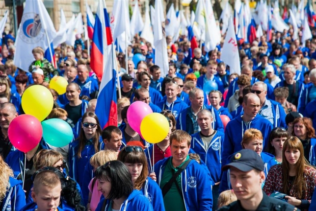 Первомай прошел широкой колонной Первомай прошел широкой колонной