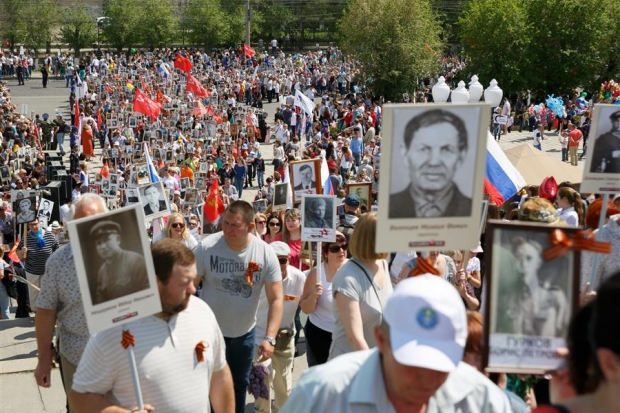 В полдень 9 Мая по улицам Волгограда пройдет «Бессмертный полк» В полдень 9 Мая по улицам Волгограда пройдет «Бессмертный полк»