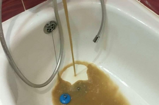 Волгоградцы пожаловались на коричневую воду из крана Волгоградцы пожаловались на коричневую воду из крана