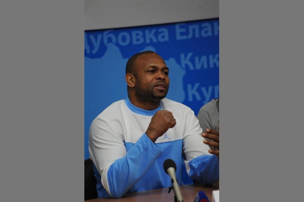 Кумир молодежи Рой Джонс встретился со студентами ВолГУ Кумир молодежи Рой Джонс встретился со студентами ВолГУ