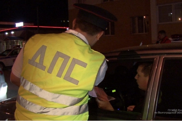 Волгоградские полицейские за выходные дни поймали 151 нарушителя тонировки машин Волгоградские полицейские за выходные дни поймали 151 нарушителя тонировки машин