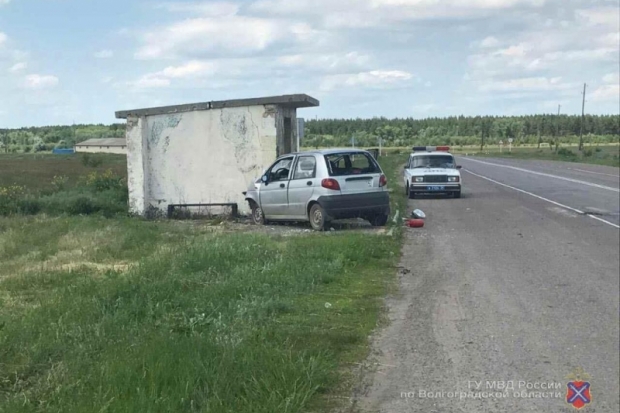 В Новоаннинском районе водитель «Дэу» погиб, врезавшись в остановку В Новоаннинском районе водитель «Дэу» погиб, врезавшись в остановку