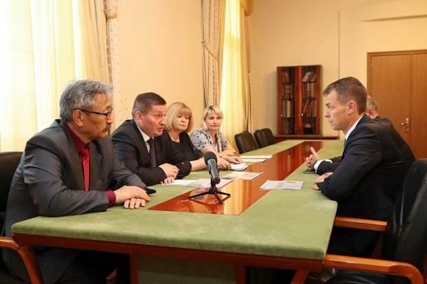 Губернатор Волгоградской области провел рабочую встречу с руководством Поволжского банка Сбербанка Губернатор Волгоградской области провел рабочую встречу с руководством Поволжского банка Сбербанка