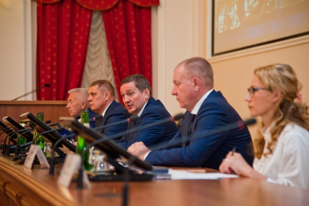 Андрей Бочаров призвал единороссов сконцентрироваться на оказании адресной помощи погорельцам Андрей Бочаров призвал единороссов сконцентрироваться на оказании адресной помощи погорельцам