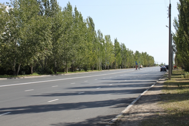 В Волжском на ул. Карбышева уложили 580 метров свежего асфальта