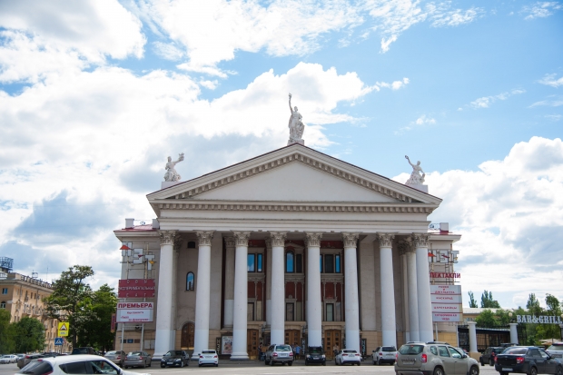 Перезагрузка в НЭТе: театр открыл сезон экспериментальным спектаклем Перезагрузка в НЭТе: театр открыл сезон экспериментальным спектаклем