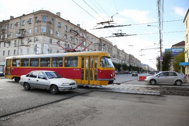 Волгоградские дорожники уложили 50% нового асфальта на улице Рабоче-Крестьянской Волгоградские дорожники уложили 50% нового асфальта на улице Рабоче-Крестьянской