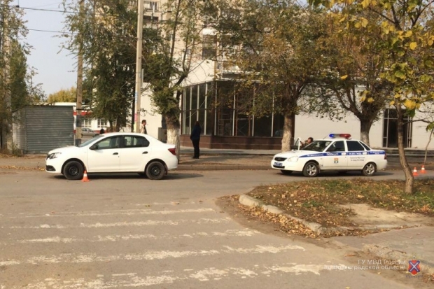 В Волжском устанавливают личность женщины-пешехода, пострадавшей в ДТП В Волжском устанавливают личность женщины-пешехода, пострадавшей в ДТП