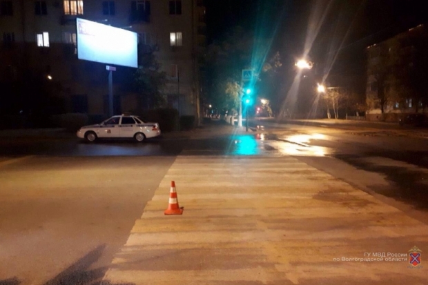 В Волгограде на зебре красный «Хендэ» сбил 17-летнюю девушку В Волгограде на зебре красный «Хендэ» сбил 17-летнюю девушку