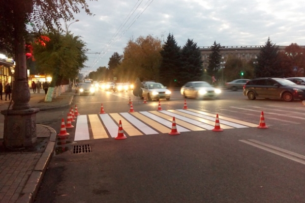 В центре Волгограда на переходе появилась двухцветная разметка В центре Волгограда на переходе появилась двухцветная разметка