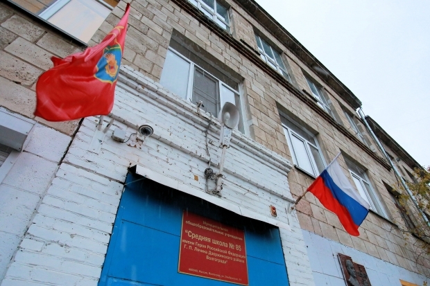 В Волгограде в школе №85 возобновили занятия после гибели ученика В Волгограде в школе №85 возобновили занятия после гибели ученика