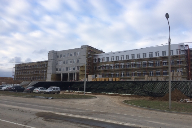 Школа на тысячу мест в Советском районе будет достроена к концу года Школа на тысячу мест в Советском районе будет достроена к концу года