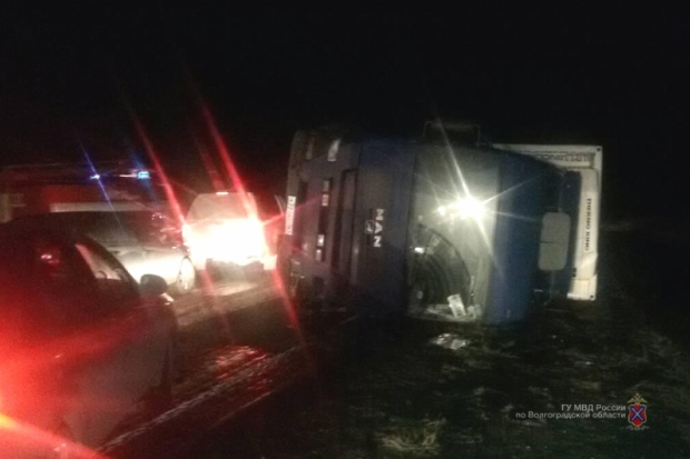 В тройном ДТП на трассе в Дубовском районе пострадали два человека В тройном ДТП на трассе в Дубовском районе пострадали два человека