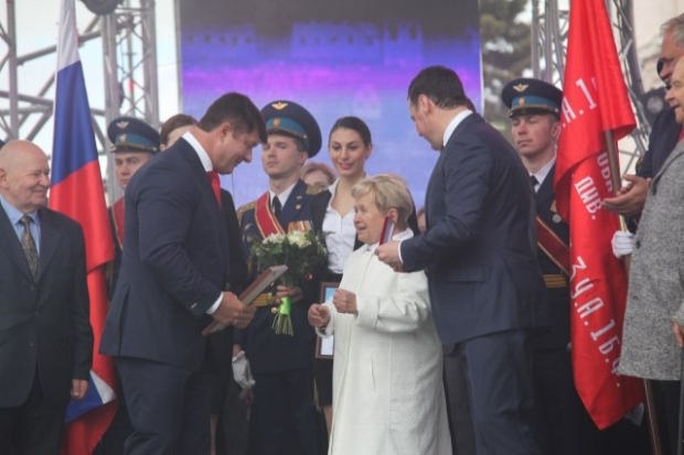 Александра Пахмутова принимает поздравления Александра Пахмутова принимает поздравления