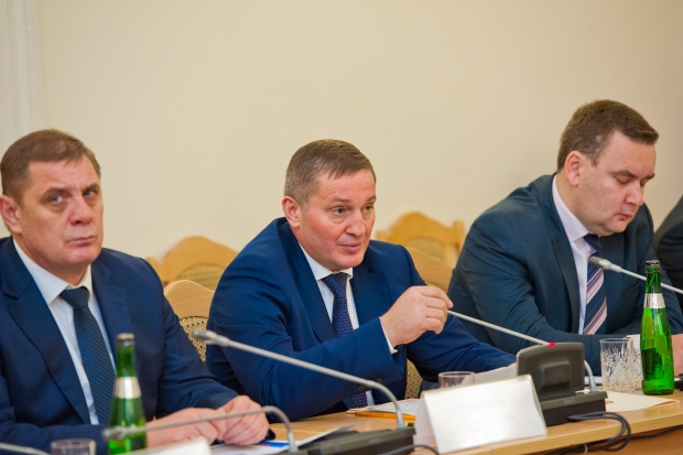 Андрей Бочаров: «К 2020 году необходимо сократить объем заимствований региона ровно вполовину» Андрей Бочаров: «К 2020 году необходимо сократить объем заимствований региона ровно вполовину»