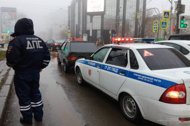 Полиция задержала с погоней подростка за рулем ВАЗа в Волгограде Полиция задержала с погоней подростка за рулем ВАЗа в Волгограде