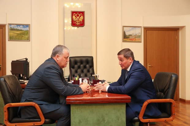 Андрей Бочаров провел рабочую встречу с Владимиром Зотовым Андрей Бочаров провел рабочую встречу с Владимиром Зотовым