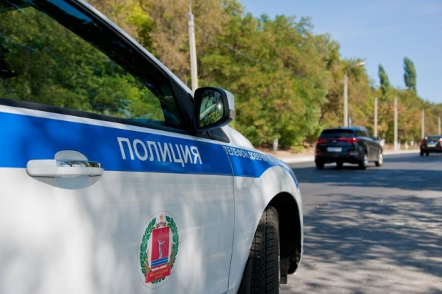 Волжанин разбил машину такси, потому что не хотел отпускать гостей Волжанин разбил машину такси, потому что не хотел отпускать гостей