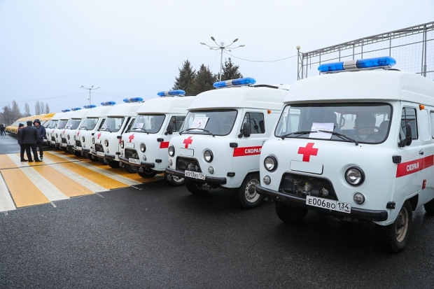 Андрей Бочаров проверит новые машины скорой помощи и школьные автобусы