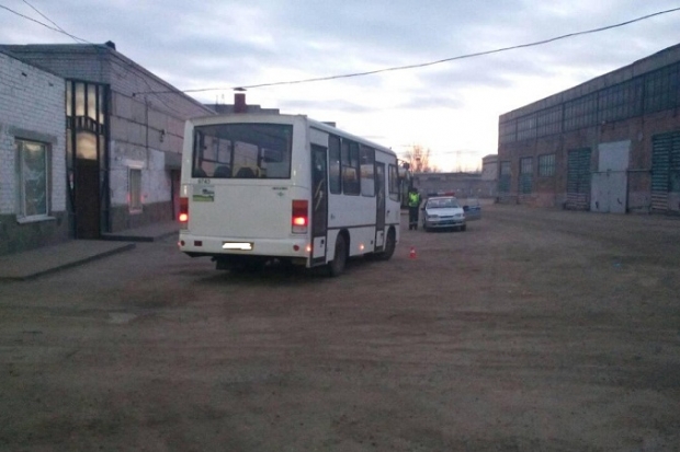 Водитель ПАЗа в Волгограде в 6 утра наехал на коллегу в автопарке Водитель ПАЗа в Волгограде в 6 утра наехал на коллегу в автопарке