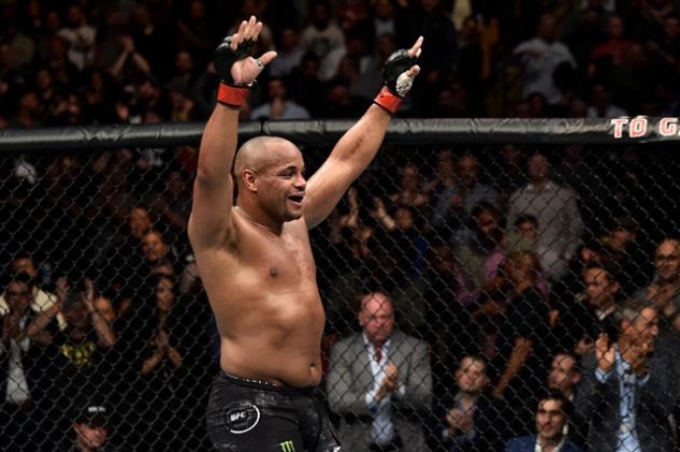 MMA: Кормье и Миочич защитили титулы чемпионов UFC MMA: Кормье и Миочич защитили титулы чемпионов UFC