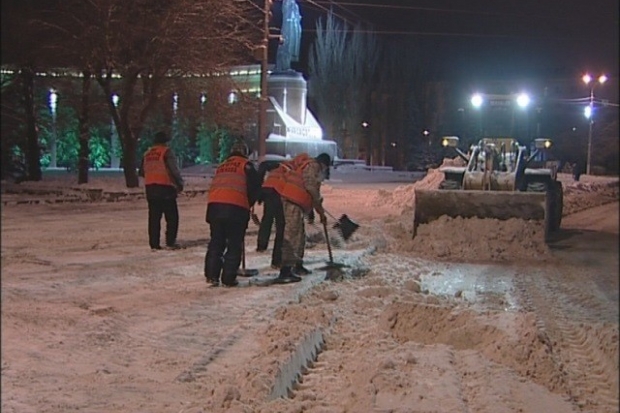 Половина месячной нормы снега выпала в Волгограде за ночь Половина месячной нормы снега выпала в Волгограде за ночь