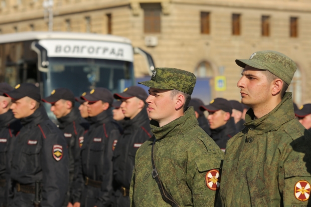 Волгоград: по площади Павших Борцов прошли легендарные Т-34 и «Искандеры» Волгоград: по площади Павших Борцов прошли легендарные Т-34 и «Искандеры»